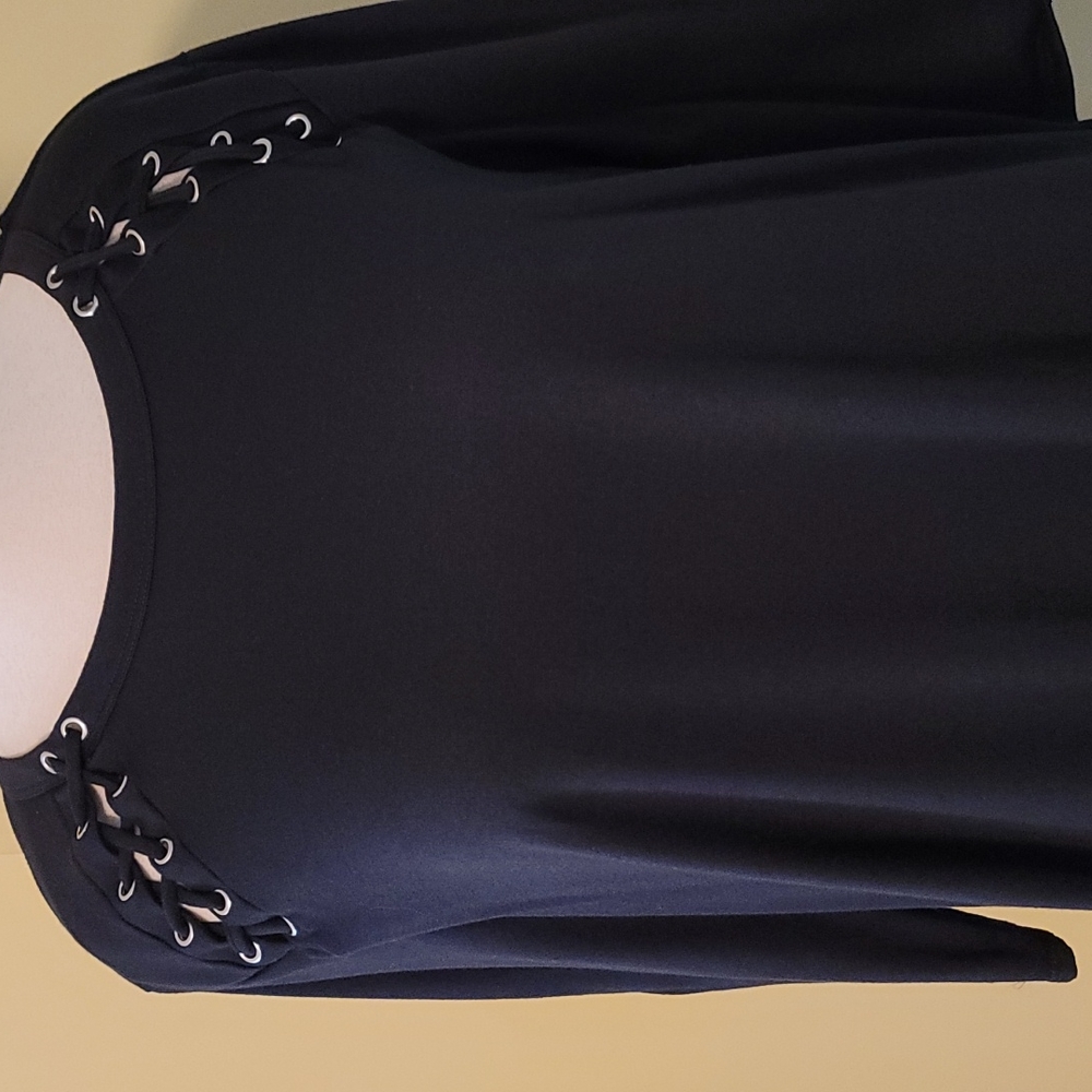 Shoulder Laced Dress - Picture 4 of 7